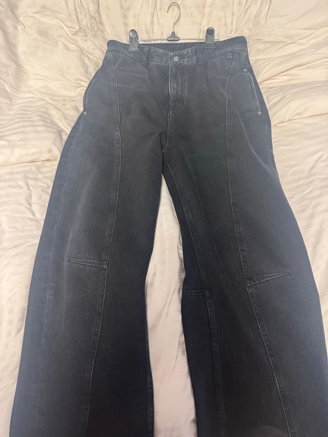 벨리에 25fw 커브드 데님 워시드 블랙 30size 상품이미지2