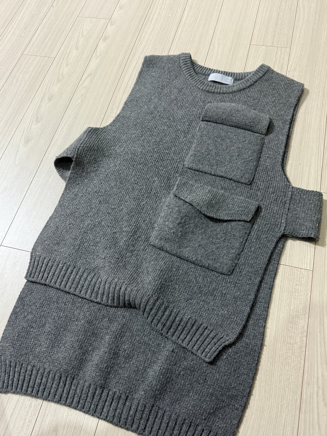 더일마 차콜 니트 울 베스트 상품이미지3