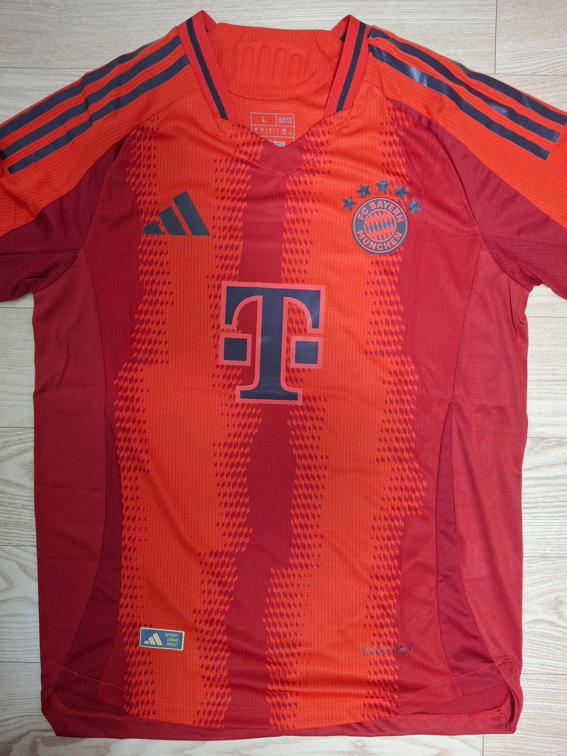 24-25 바이에른 뮌헨 홈 어센틱 뮐러 상품이미지1