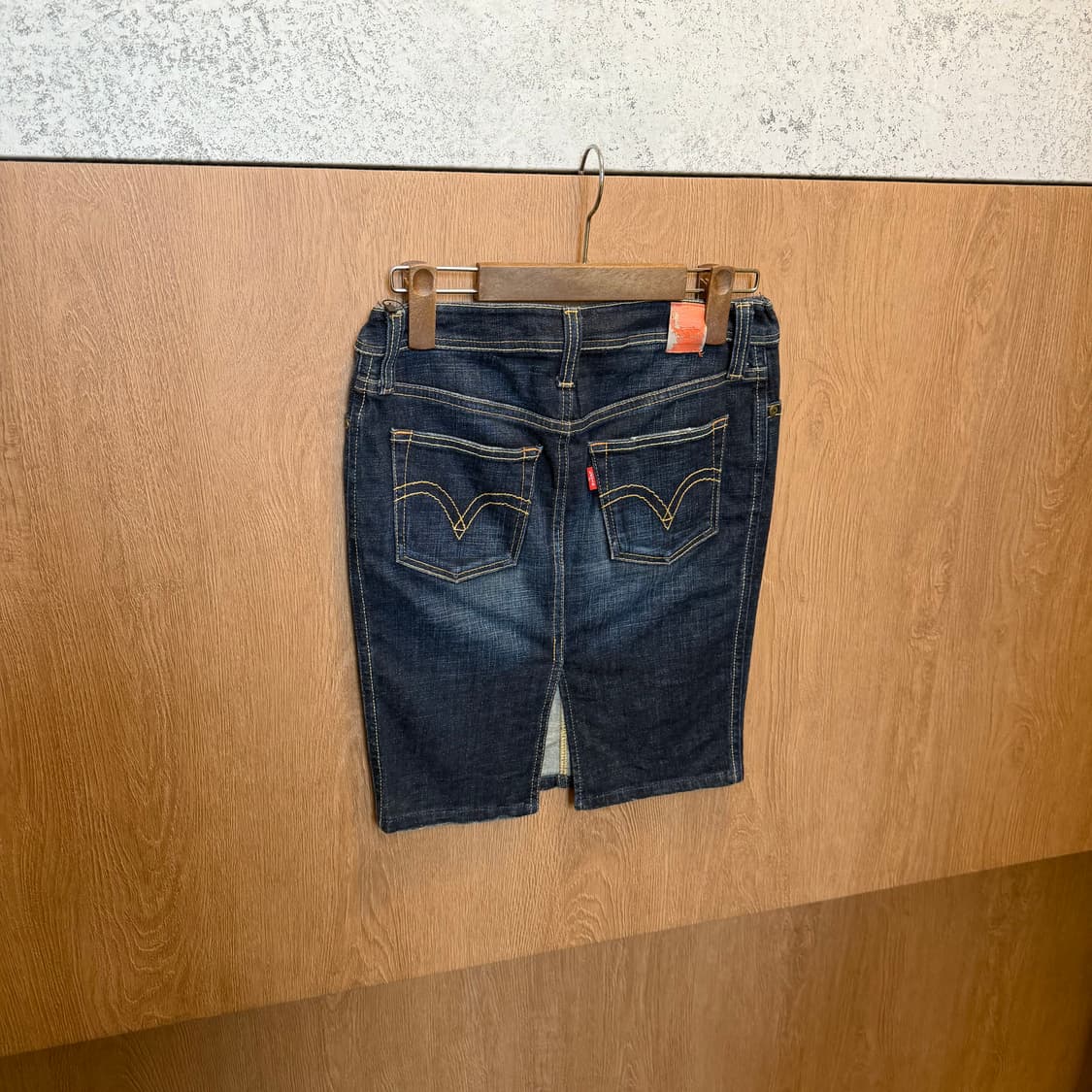 리바이스 데님 미디 스커트 백 슬릿 디테일 슬림 펜슬핏 진청 상품이미지2