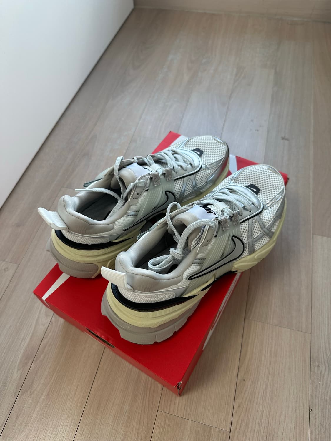 나이키 V2K 245 상품이미지4