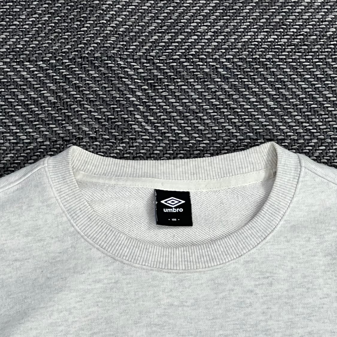 엄브로 베이직 로고 맨투맨 v1077 상품이미지5