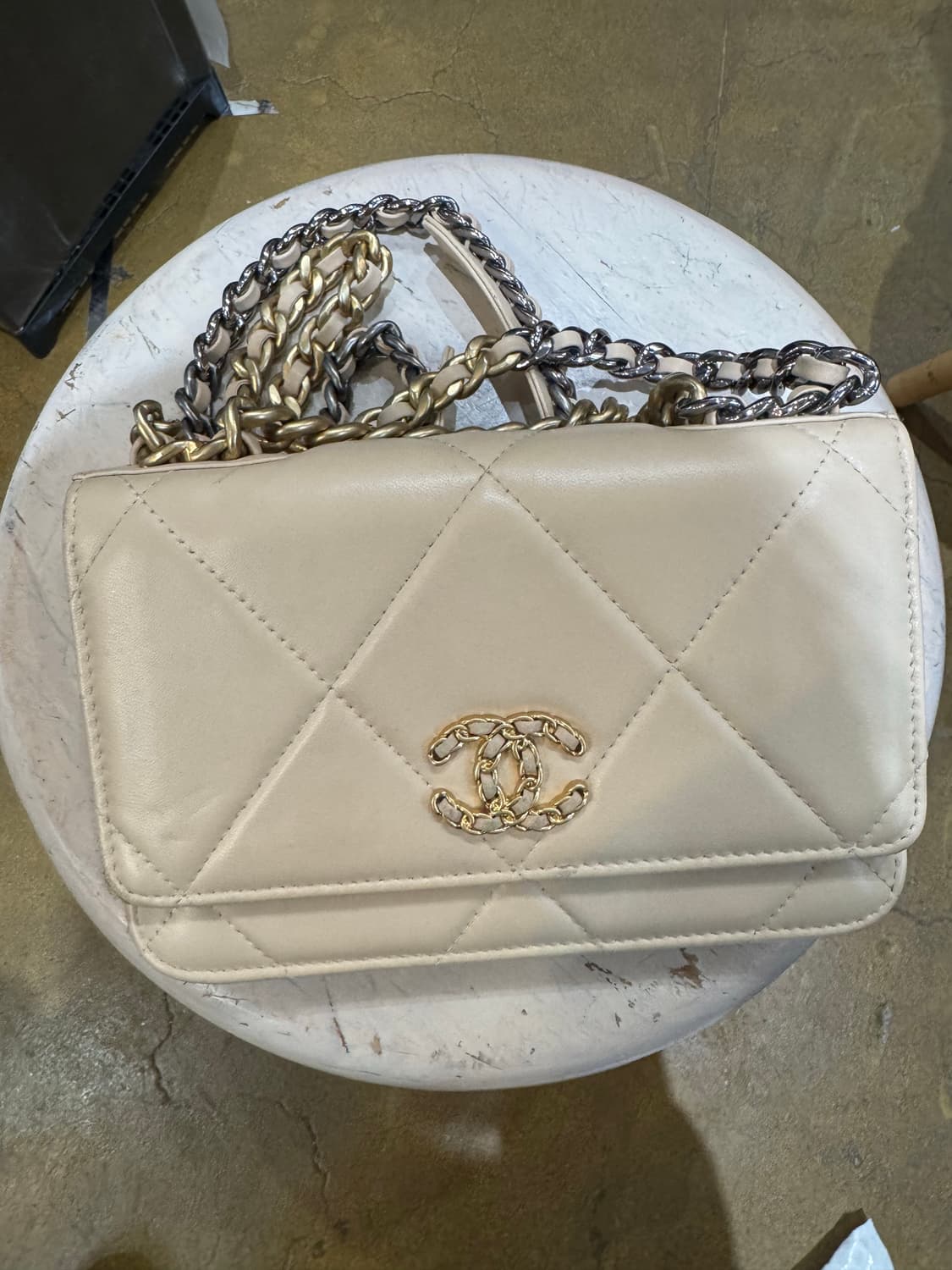 샤넬 19백 베이지 상품이미지1