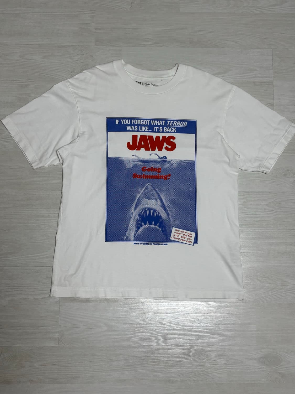 유니클로 UT JAWS 그래픽 티셔츠 m 상품이미지1