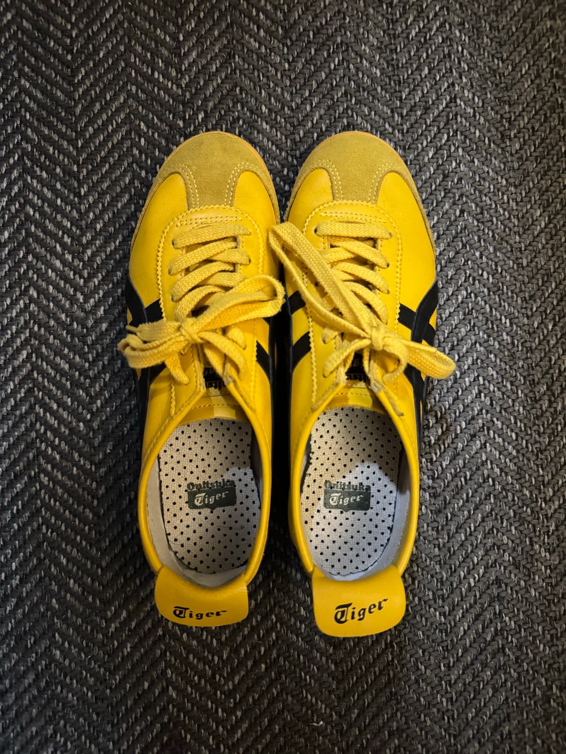 오니츠카타이거 멕시코 66 옐로우블랙 상품이미지1