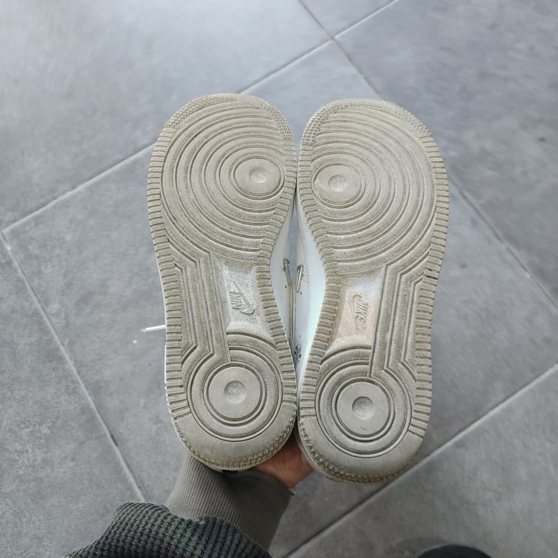 230 나이키 여성 에어포스 1'07 LX크롬화이트 하이퍼로얄 스니커즈 상품이미지6