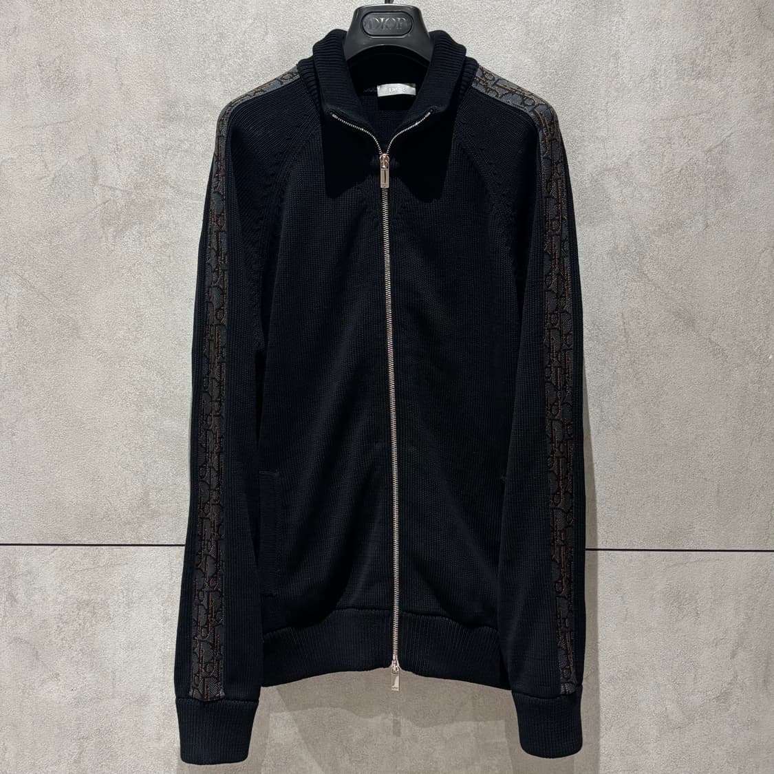 A+ / M (100) 디올 오블리크 인서트 니트집업 블랙 상품이미지1