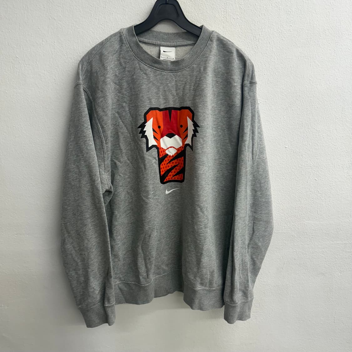 나이키 그레이 타이거우즈 프린팅 맨투맨 스웨트셔츠 L 상품이미지1