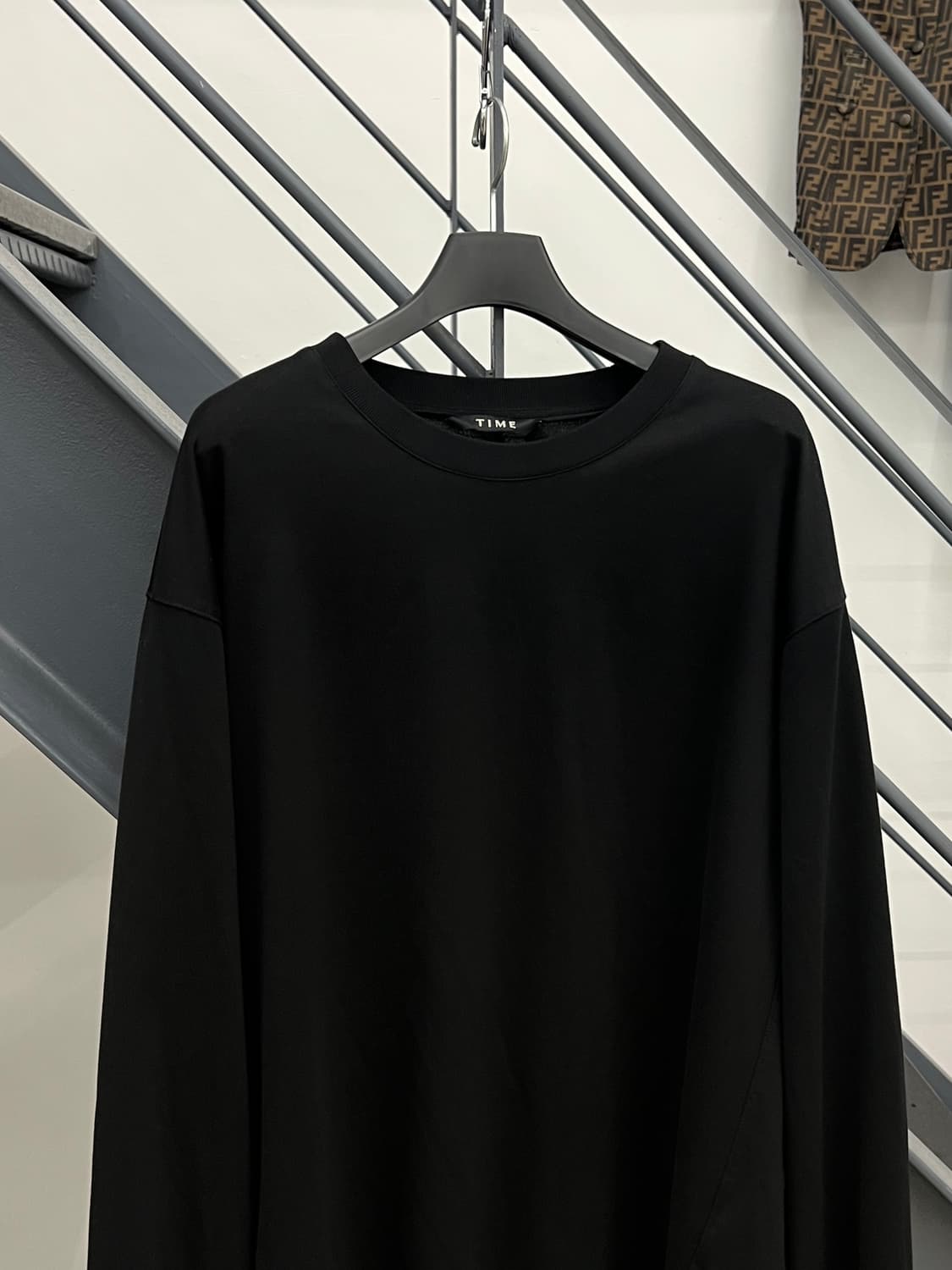타임 24FW 루즈핏 라운드넥 롱슬리브 상품이미지2