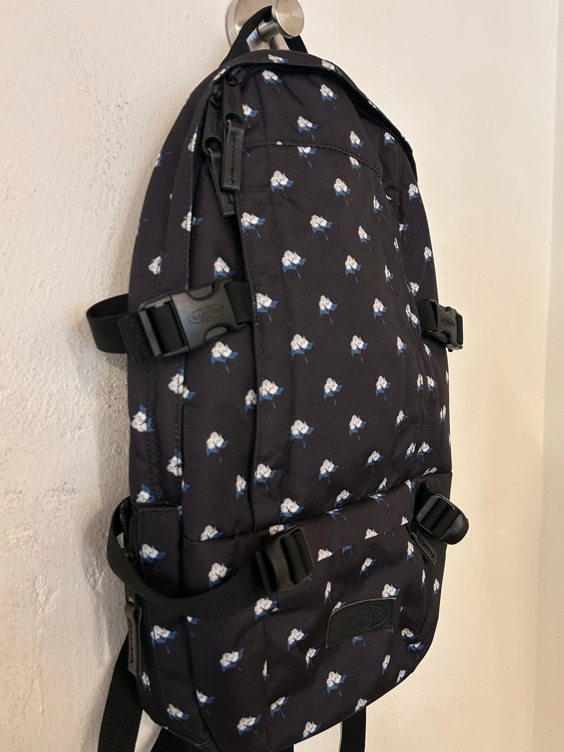 이스트팩 플로럴 백팩 상품이미지3