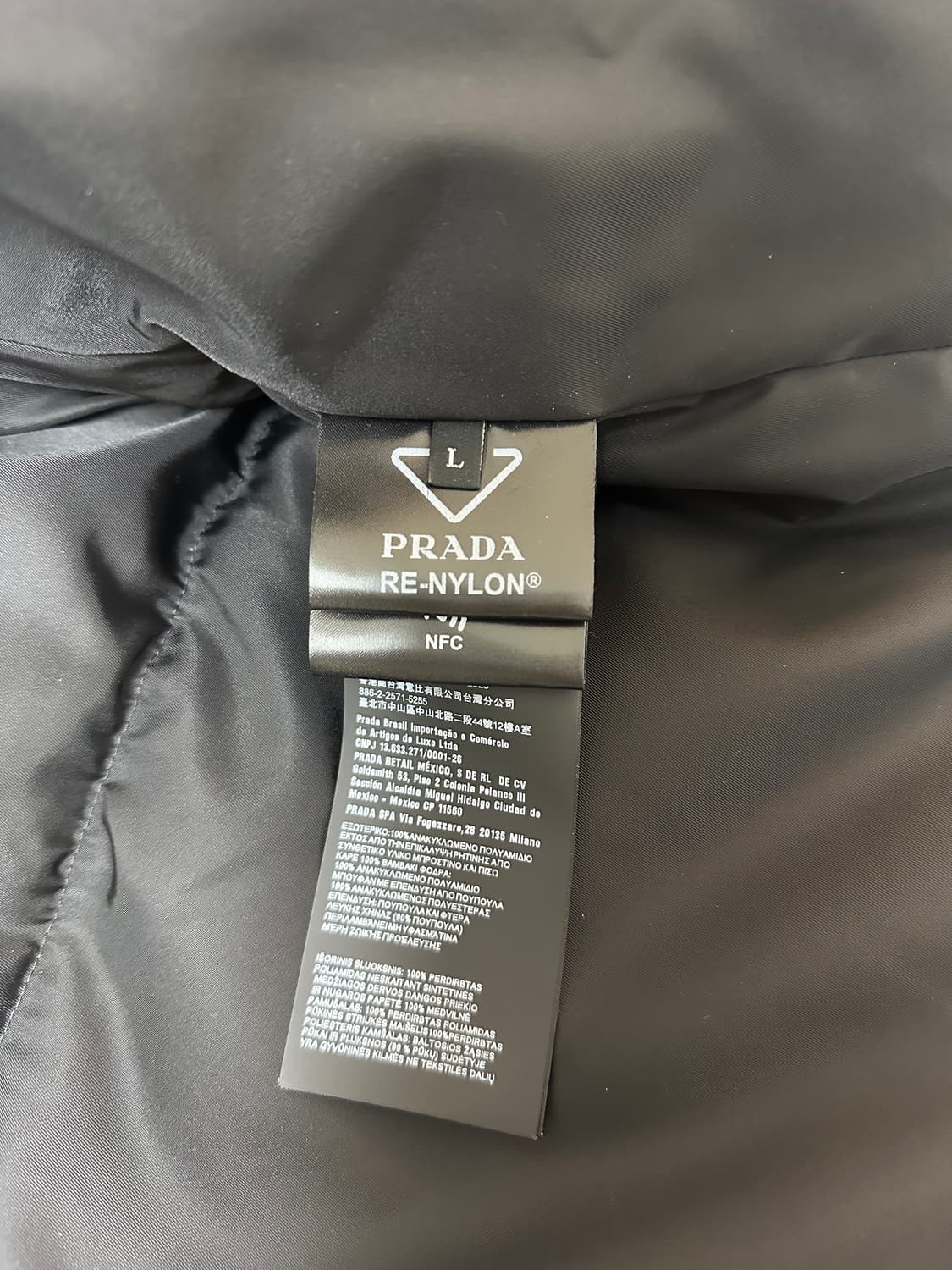 프라다 남성 리나일론 패딩 라지 상품이미지9