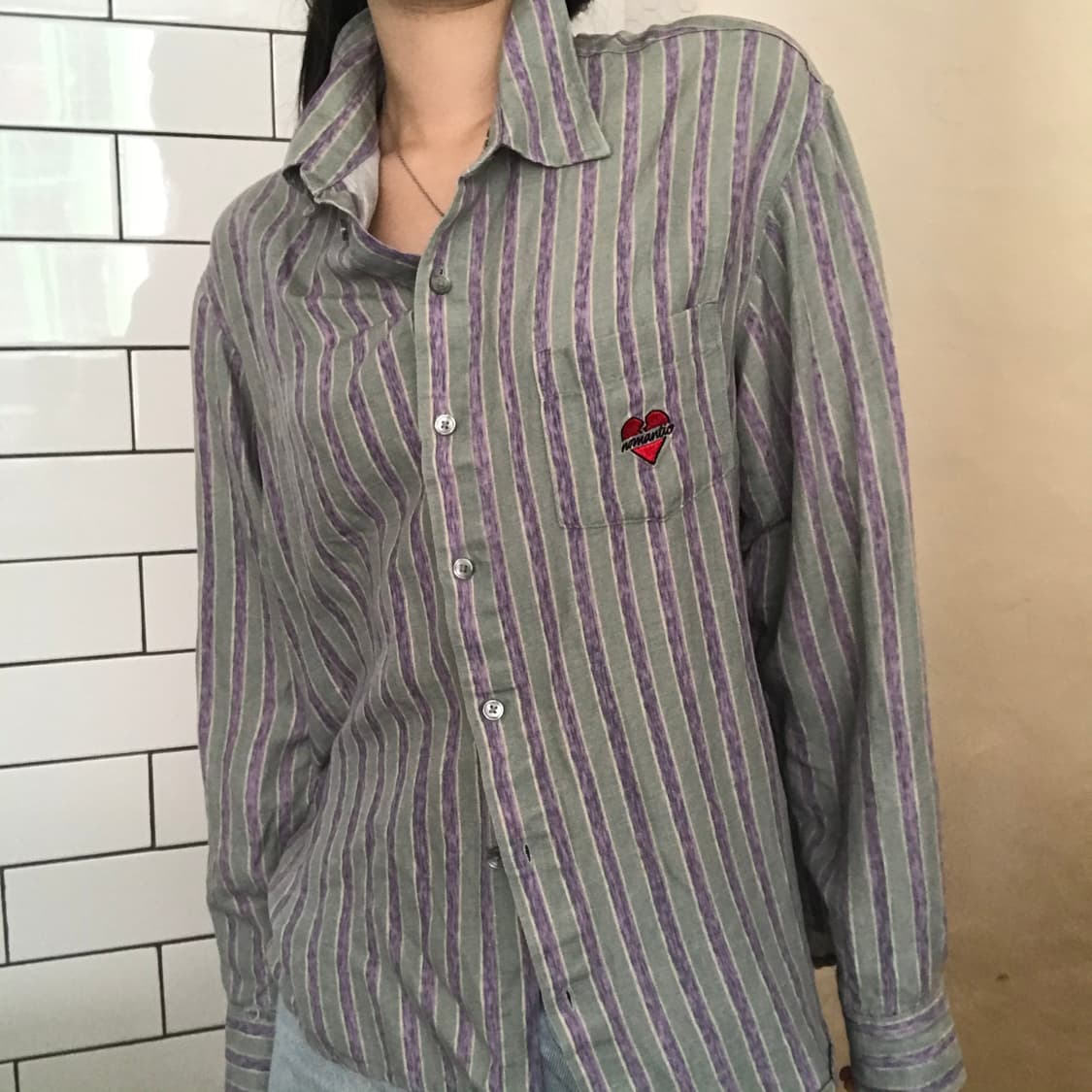 비욘드 클로젯 하트 패치 스트라이프 셔츠 상품이미지2