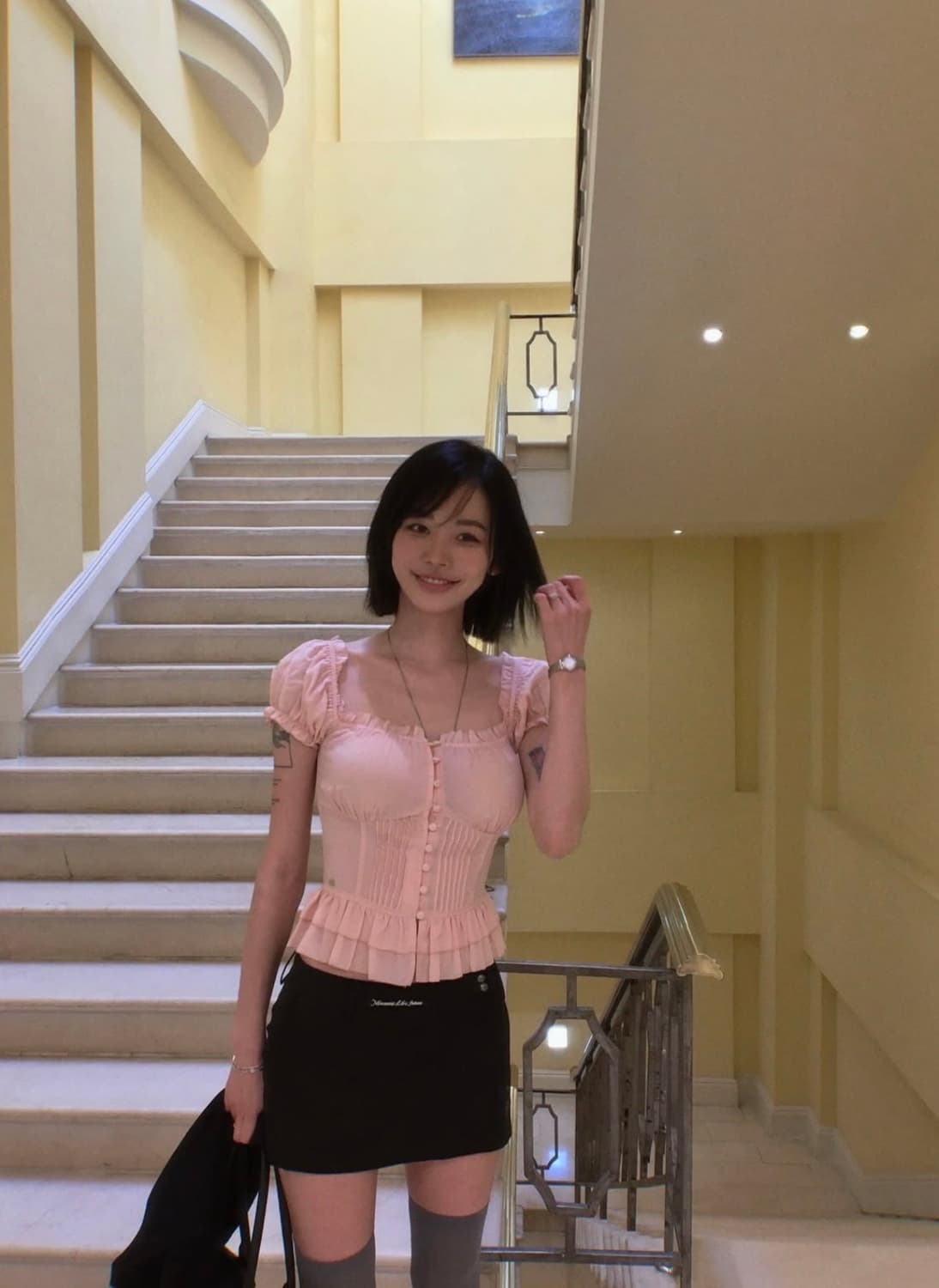 (새상품) 페일제이드 줄리 프릴 버튼 블라우스 피치 핑크 S 상품이미지4