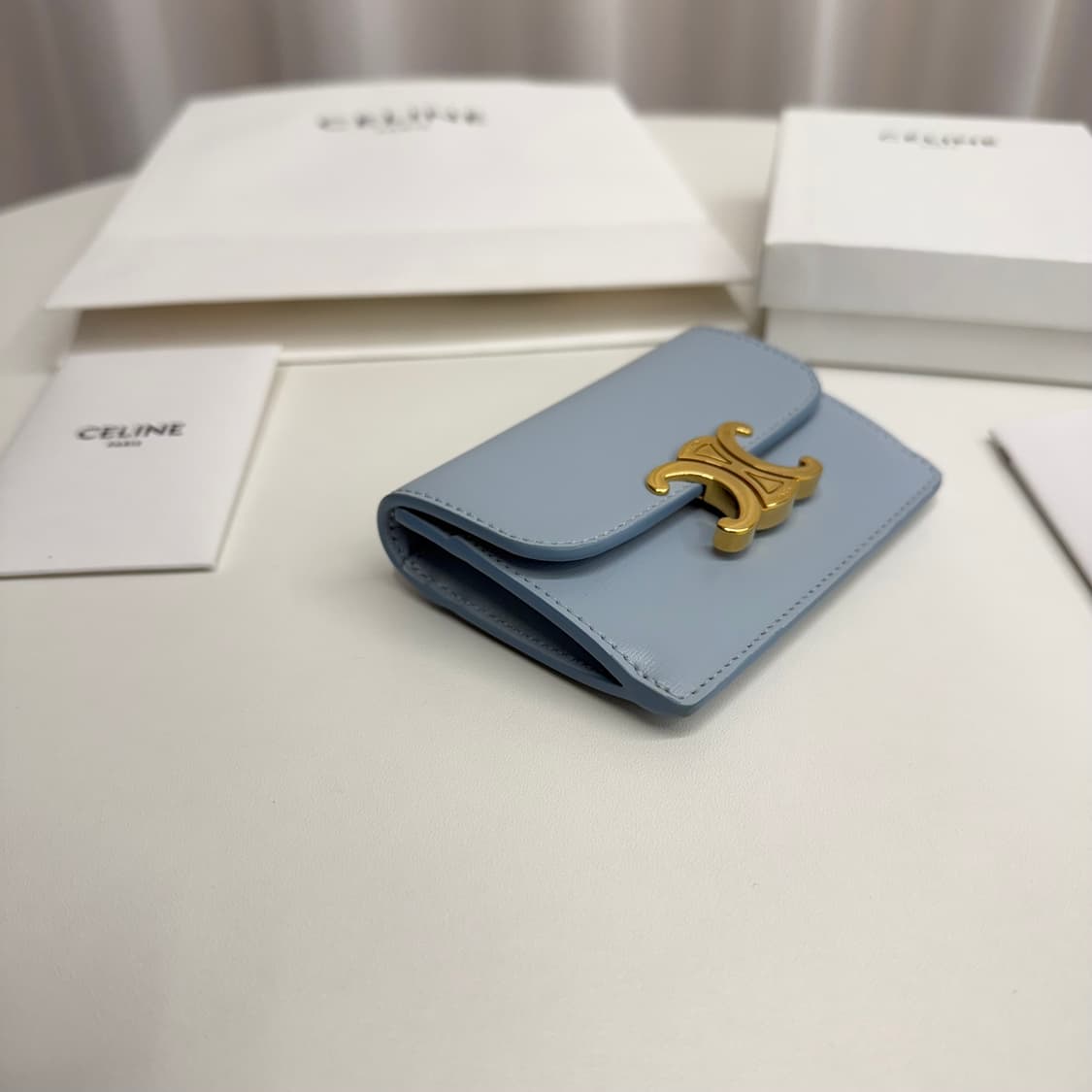[정품] 셀린느 트리오페 플랩 지갑 페일 블루 상품이미지5