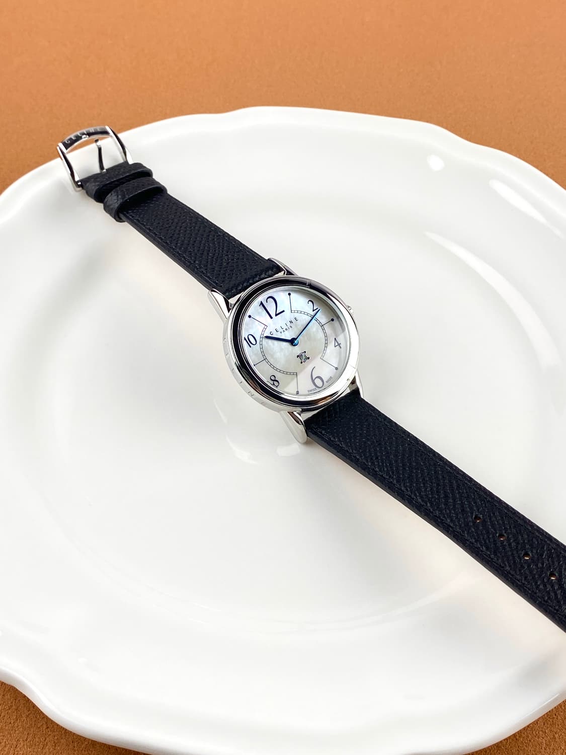 CELINE shell round watch unisex 상품이미지6