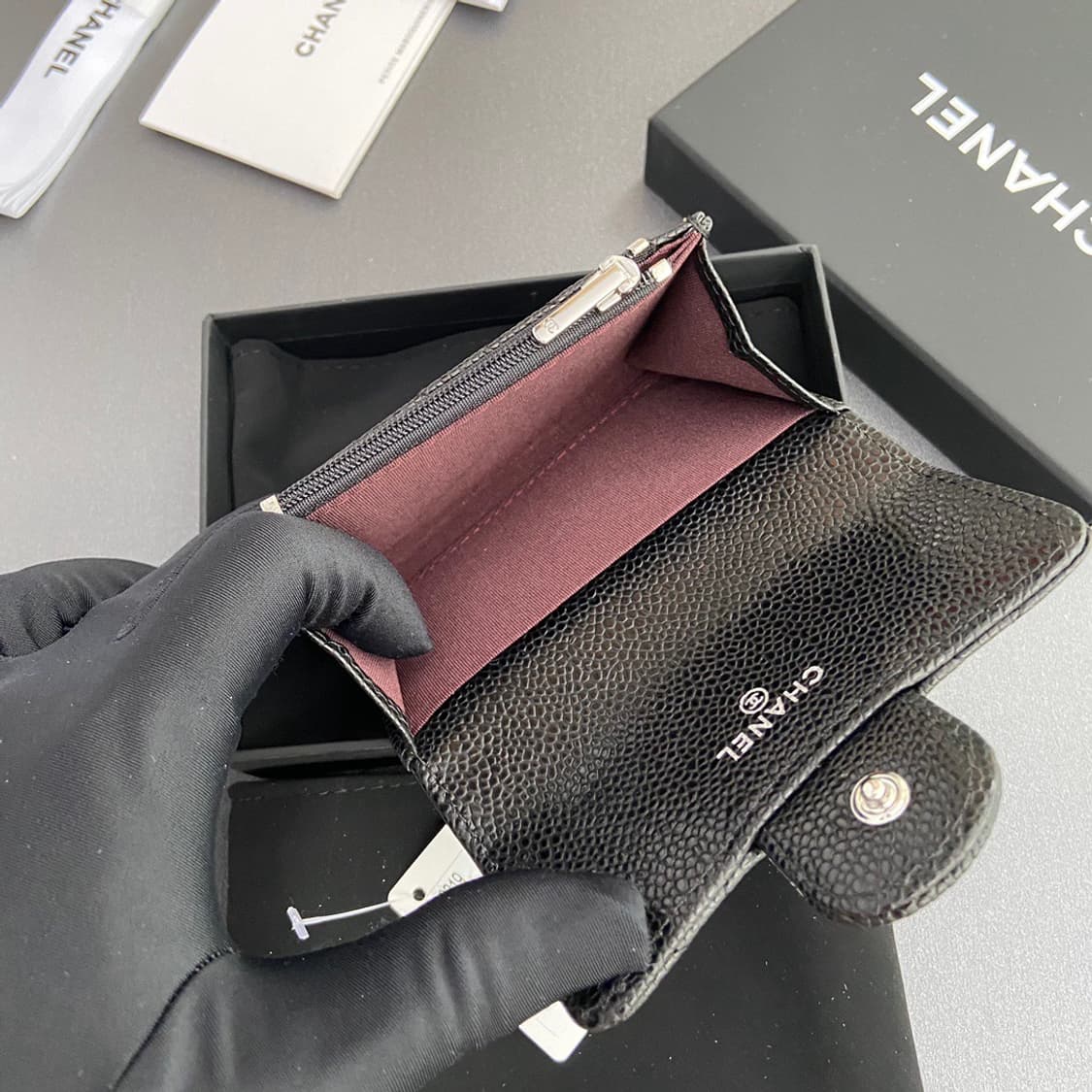 샤넬 클래식 카드 홀더 그레인드 카프스킨 & 실버 메탈 블랙 상품이미지2