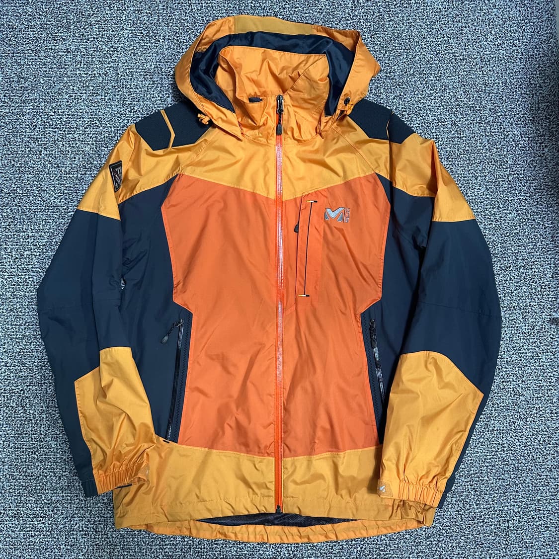 (100) 밀레 오렌지색 바람막이 자켓 상품이미지1