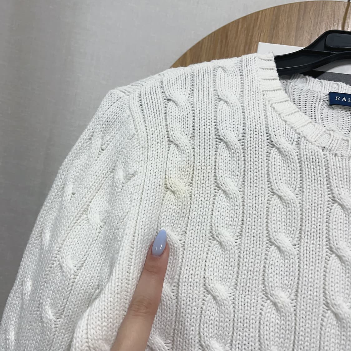 [정품] 폴로 화이트 / 네이비포니 꽈배기 라운드 니트 [ M ] 상품이미지9