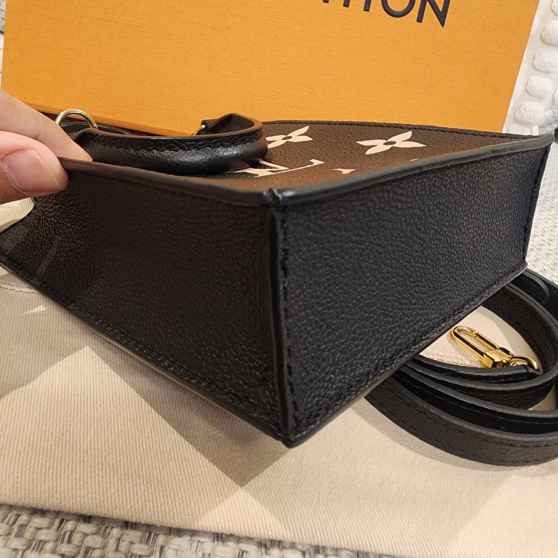 초민트급 루이비통 쁘띠 삭플라 미니 앙프렝뜨 바이컬러 블랙 베이지 상품이미지8