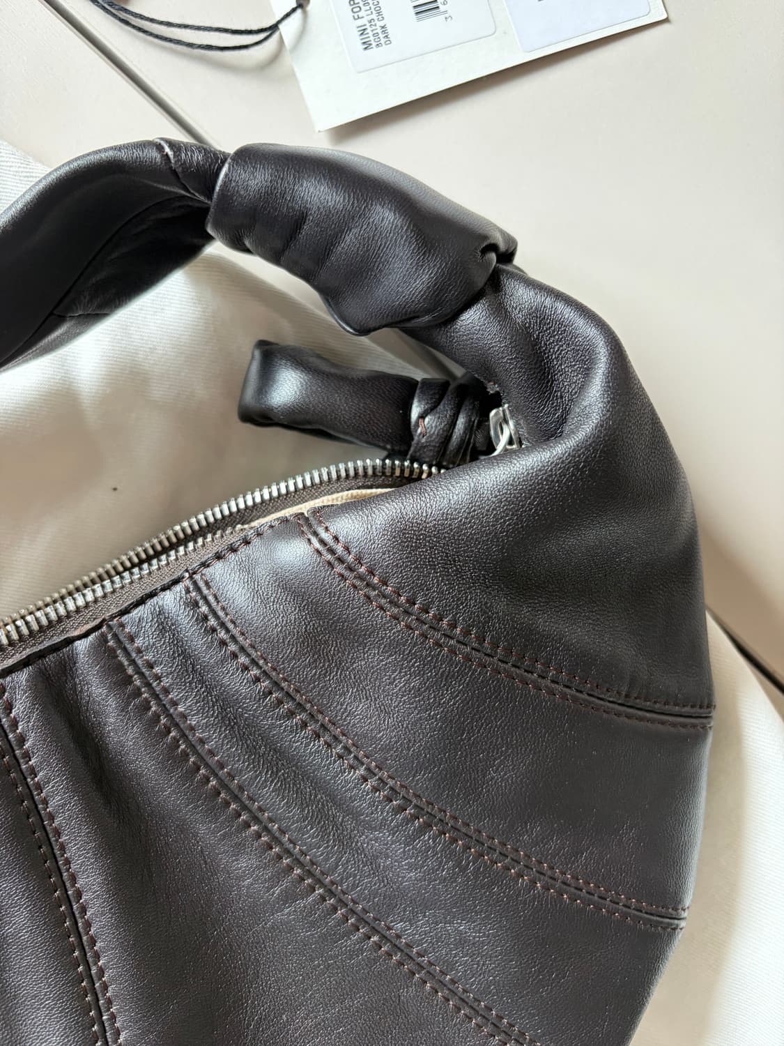 르메르 미니포춘 크로아상백 다크초콜릿 상품이미지4