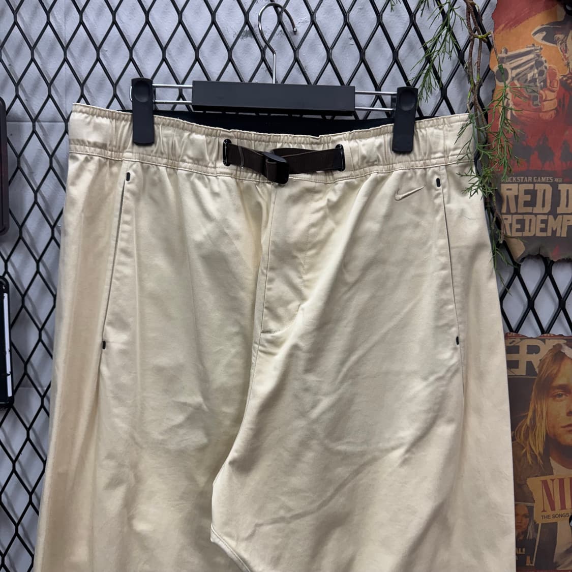 나이키 에센셜 우븐 테이퍼드 팬츠 전후면 로고 포인트 베이지 상품이미지3