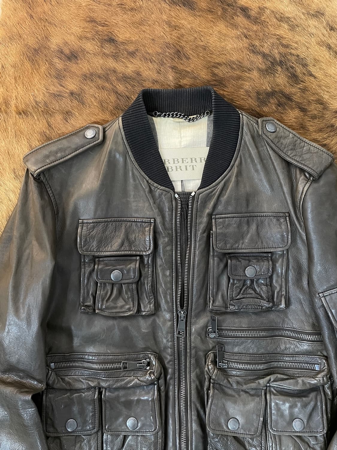 버버리 브릿 멀티 포켓 레더 봄버 자켓  상품이미지4