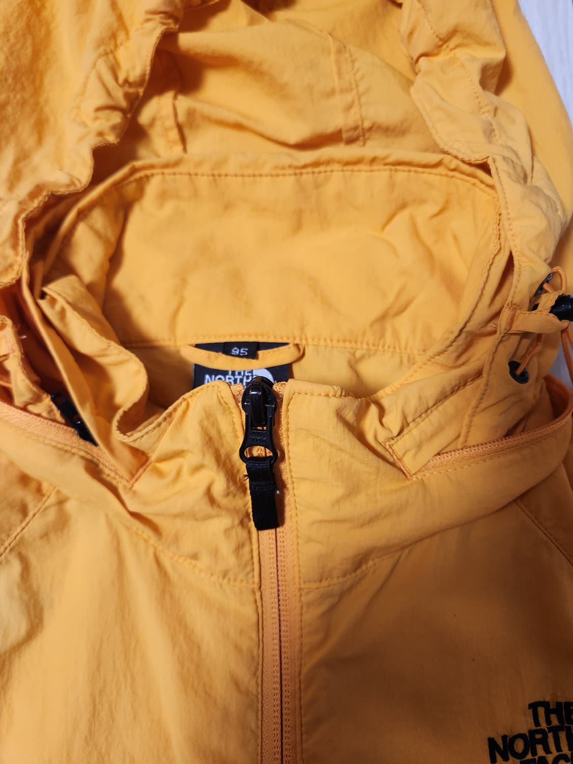 노스페이스 머스타드 옐로우 히든 후드 경량 바람막이 사이즈95m

여러  상품이미지9