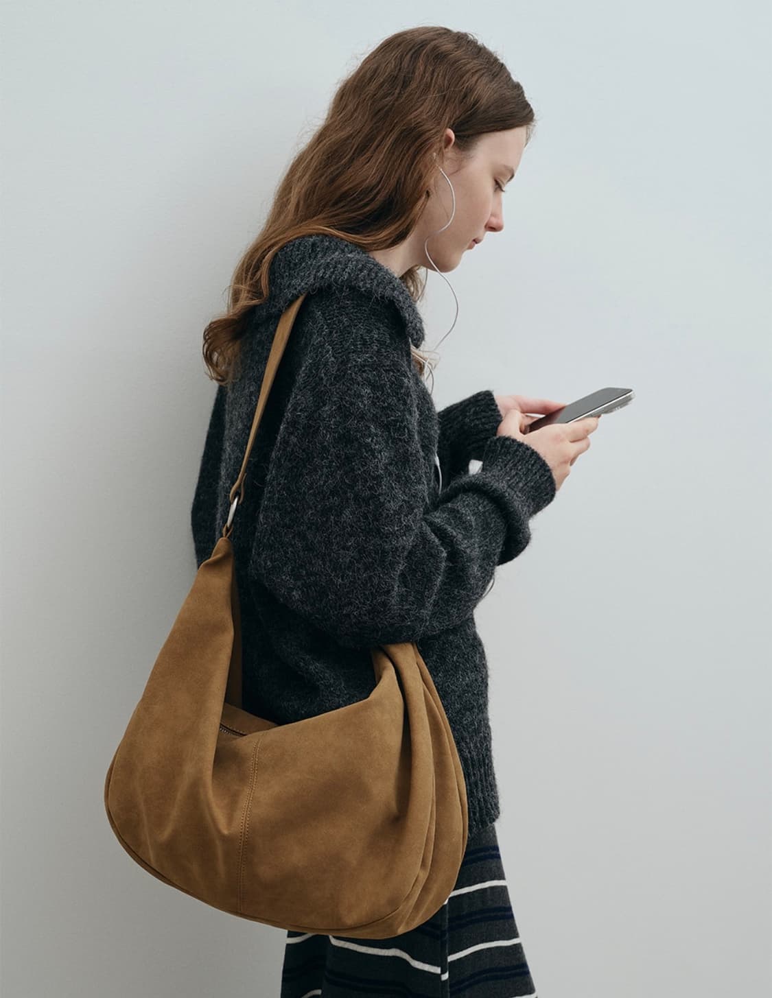 로에일 스웨이드 백 상품이미지3