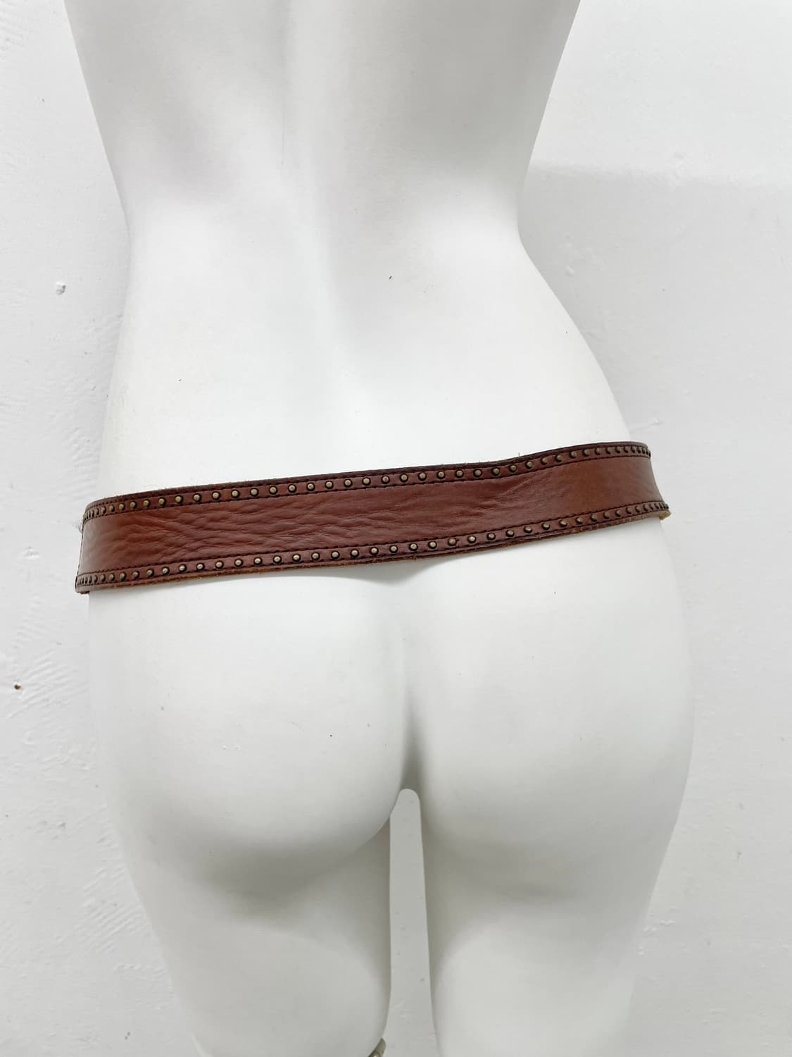 리얼레더 절개 스터드 펀칭 버클 벨트 상품이미지3