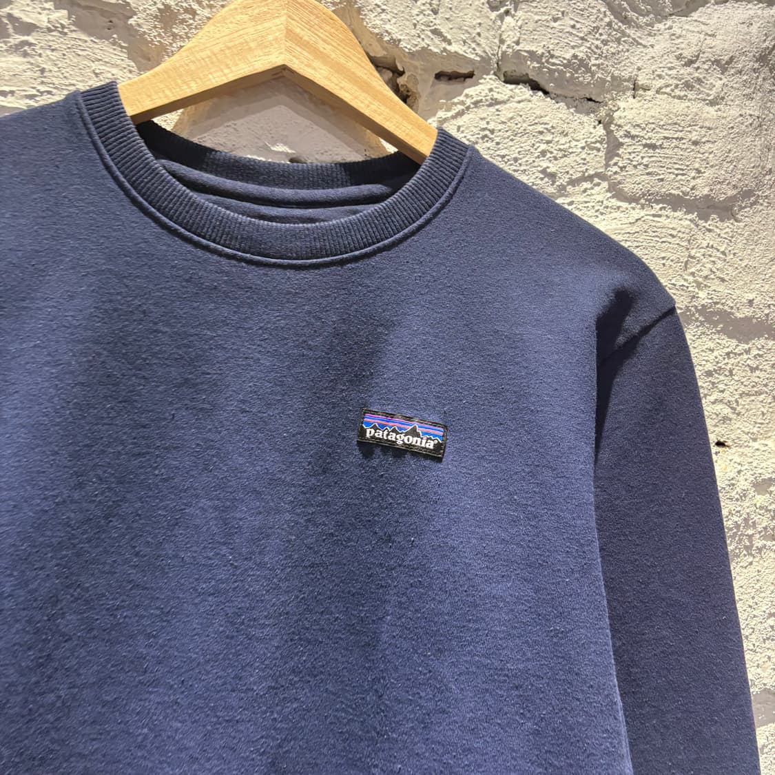 파타고니아 네이비 맨투맨 상품이미지2