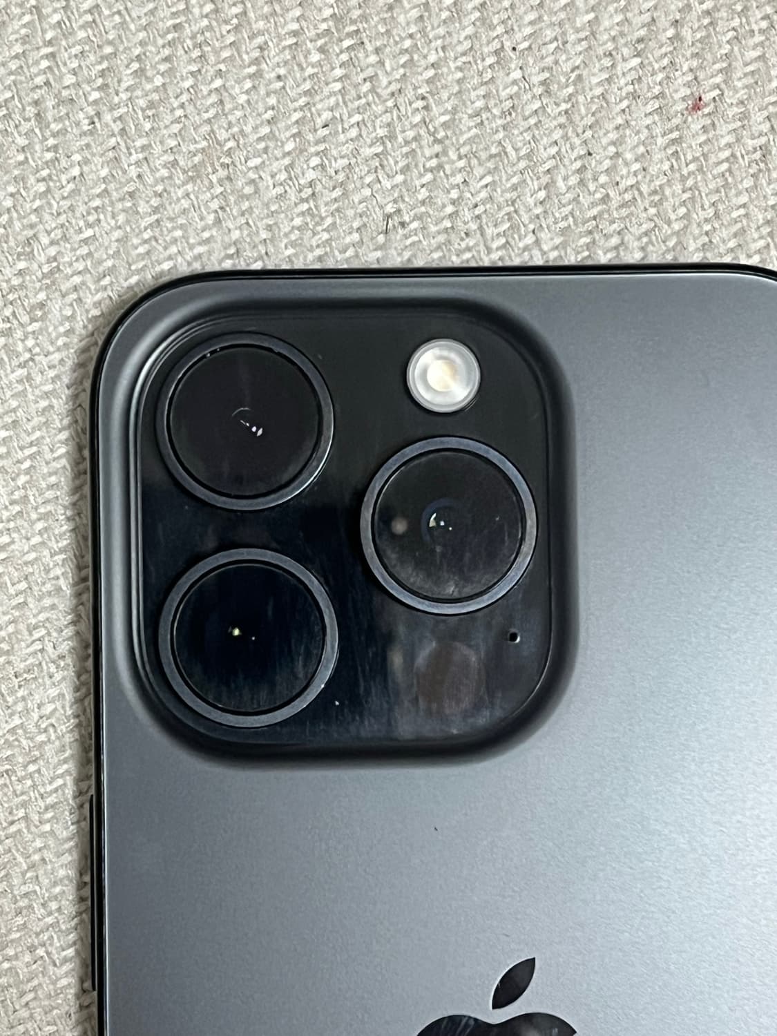 아이폰 15 프로 블랙 상품이미지3