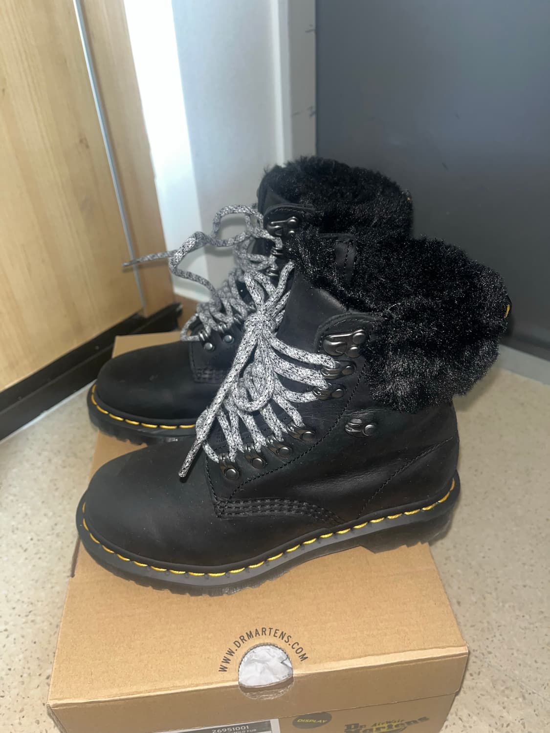 닥터마틴 1460 세레나 칼라 퍼 부츠 워커 220 새상품 상품이미지1