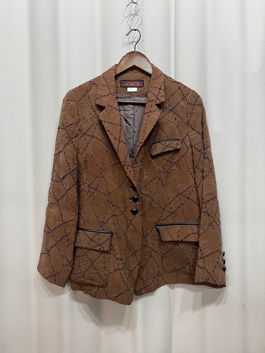 빈티지 여성 펀칭 디테일 3버튼 블레이저 상품이미지2