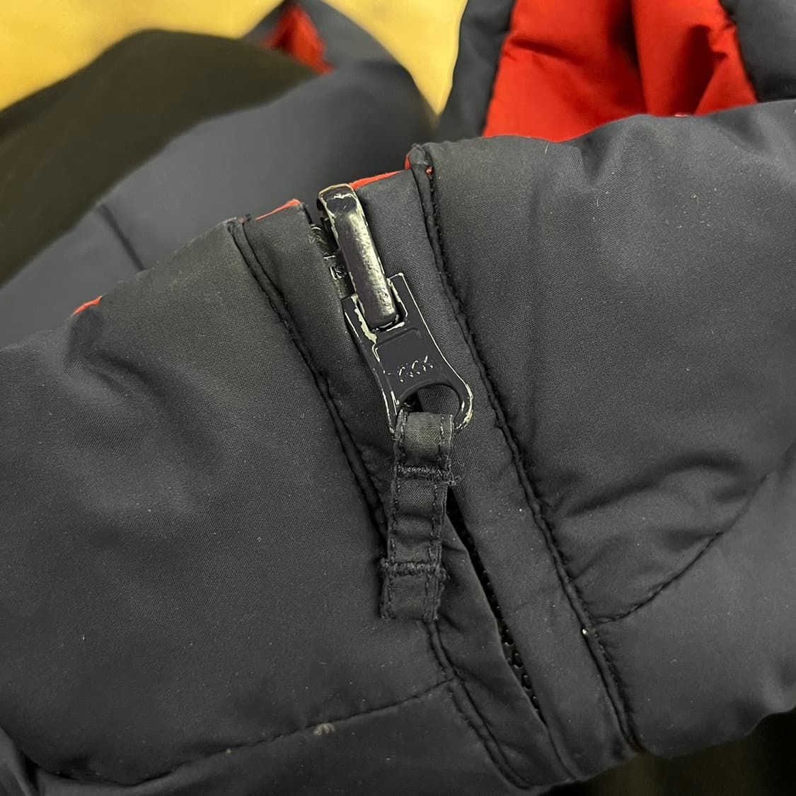 폴로 랄프로렌 양면 리버시블 네이비 레드 패딩 조끼  상품이미지7