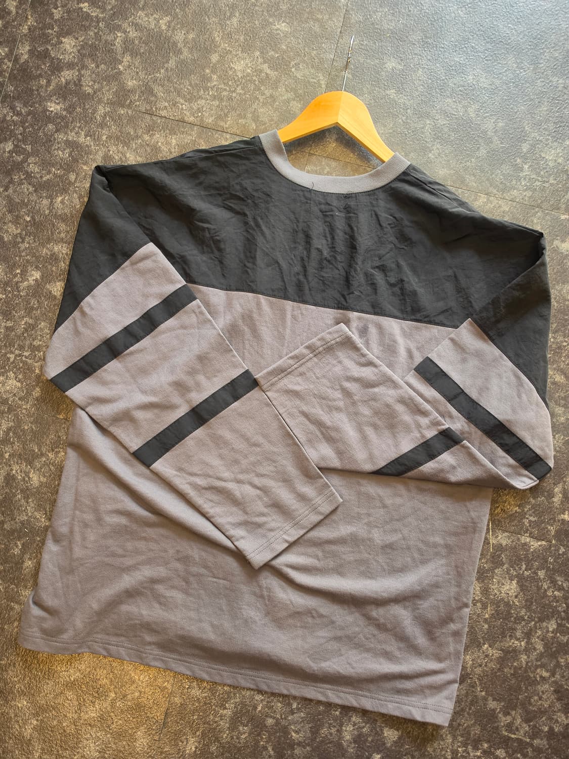 MALOSIX 브랜드의 레이스업 롱 슬리브 티셔츠 상품이미지6