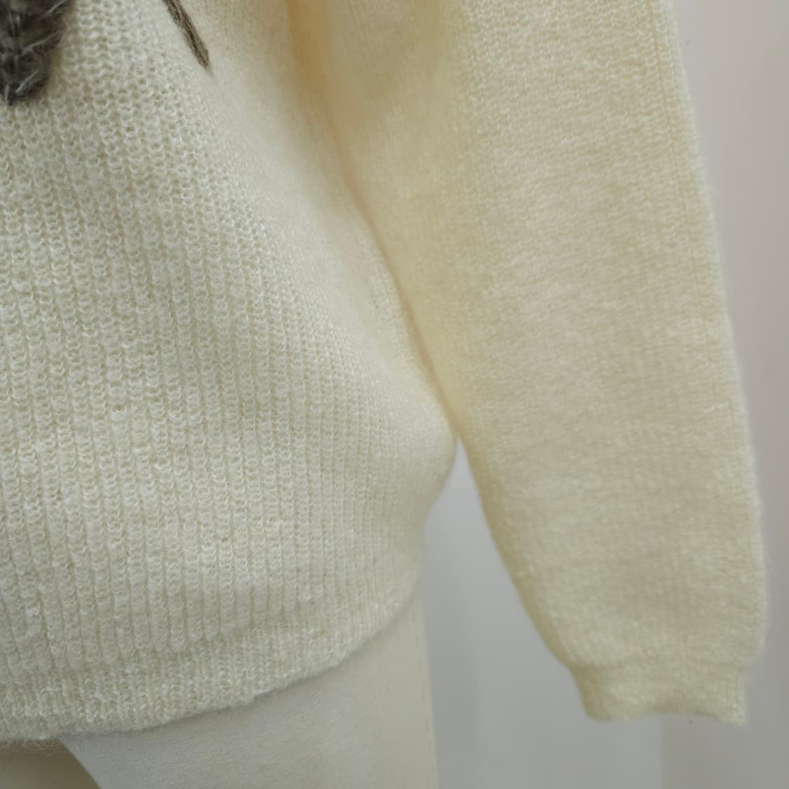울 입체 로즈 플라워 자수 아이보리 니트 상품이미지6