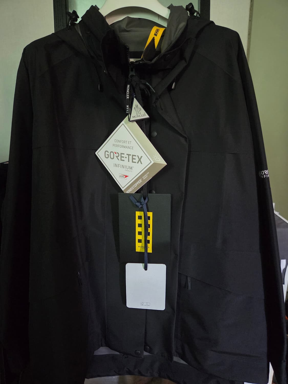 몽클레어 X HYKE 고어텍스 자켓 블랙 상품이미지1