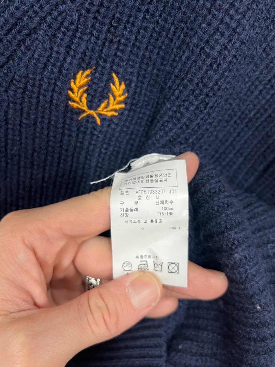 프레드페리 브이넥 오버핏 모직 네이비 니트 상품이미지5