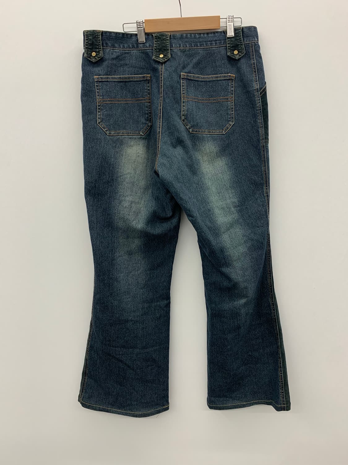 스웨이드 디테일 부츠컷 데님 상품이미지4