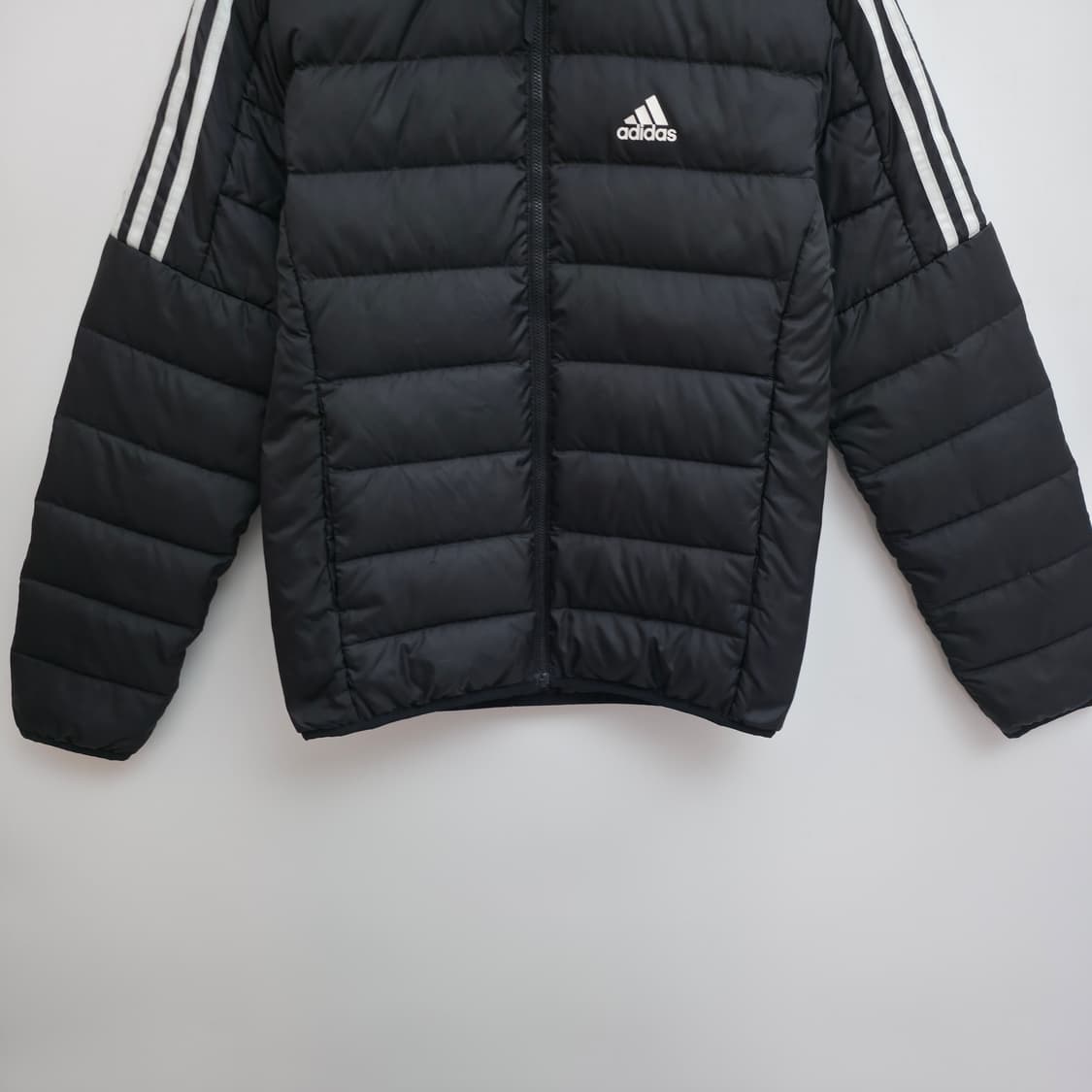 [M] 아디다스 블랙 경량 패딩 상품이미지3