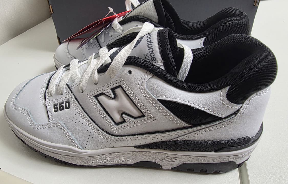 새상품 뉴발란스 550 화이트 블랙 스니커즈 상품이미지2