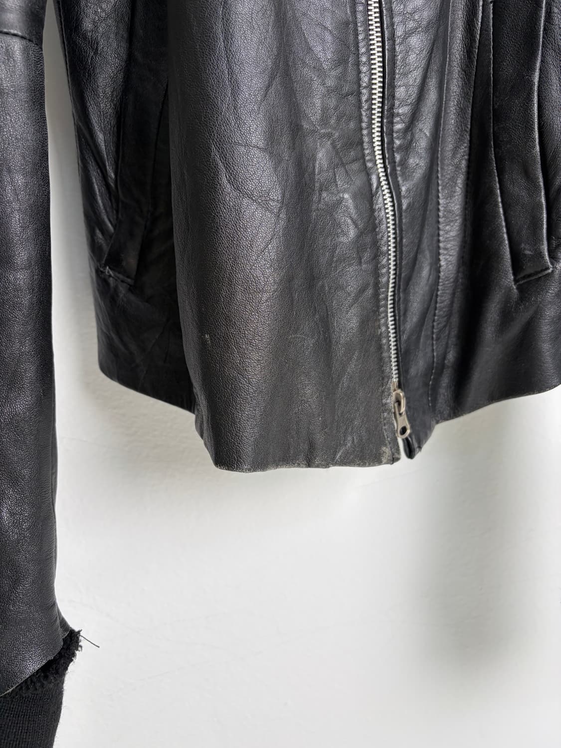 에캄 하이넥 사선 레더 자켓 상품이미지5