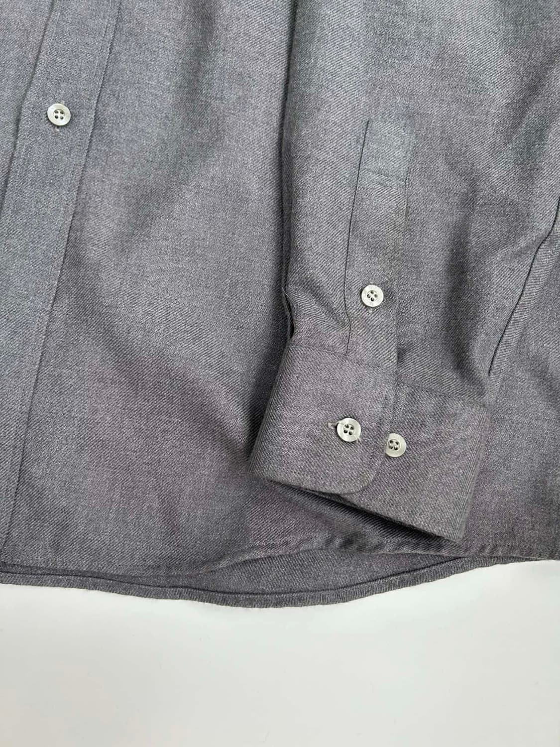 [105] 입생로랑 YSL 시그니처 그레이 버튼 셔츠 상품이미지6