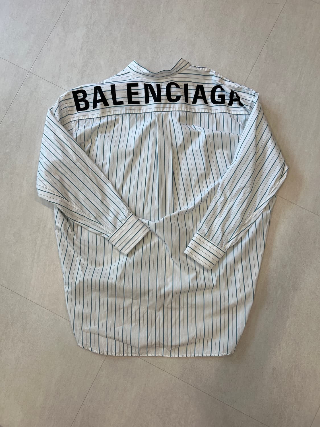 발렌시아가 백로고 셔츠 상품이미지1