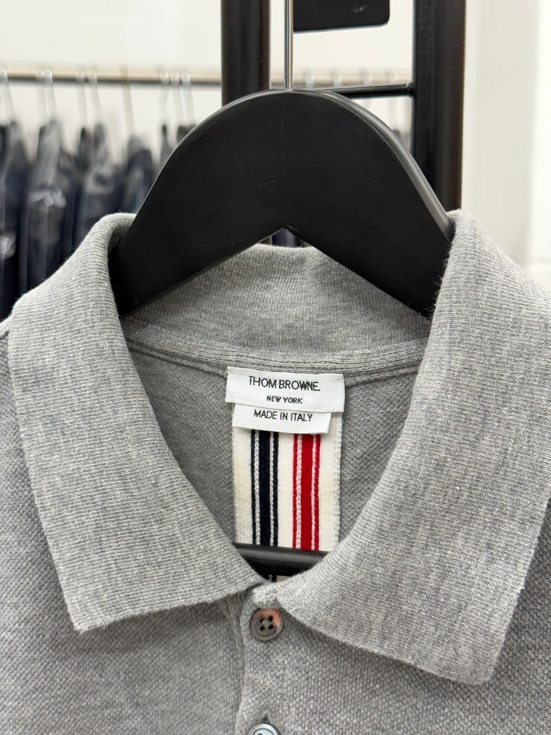 [2] 톰브라운 백삼선 PK 반팔티 상품이미지6