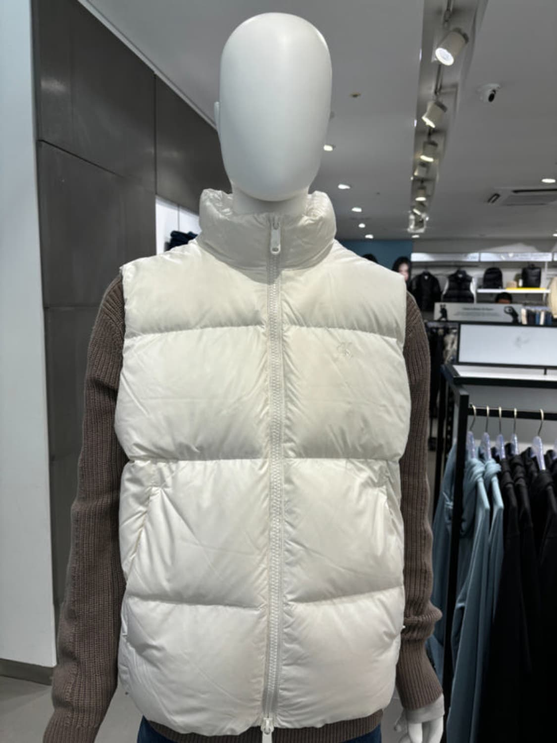 캘빈클라인 글로시 다운 패딩조끼 화이트 상품이미지2
