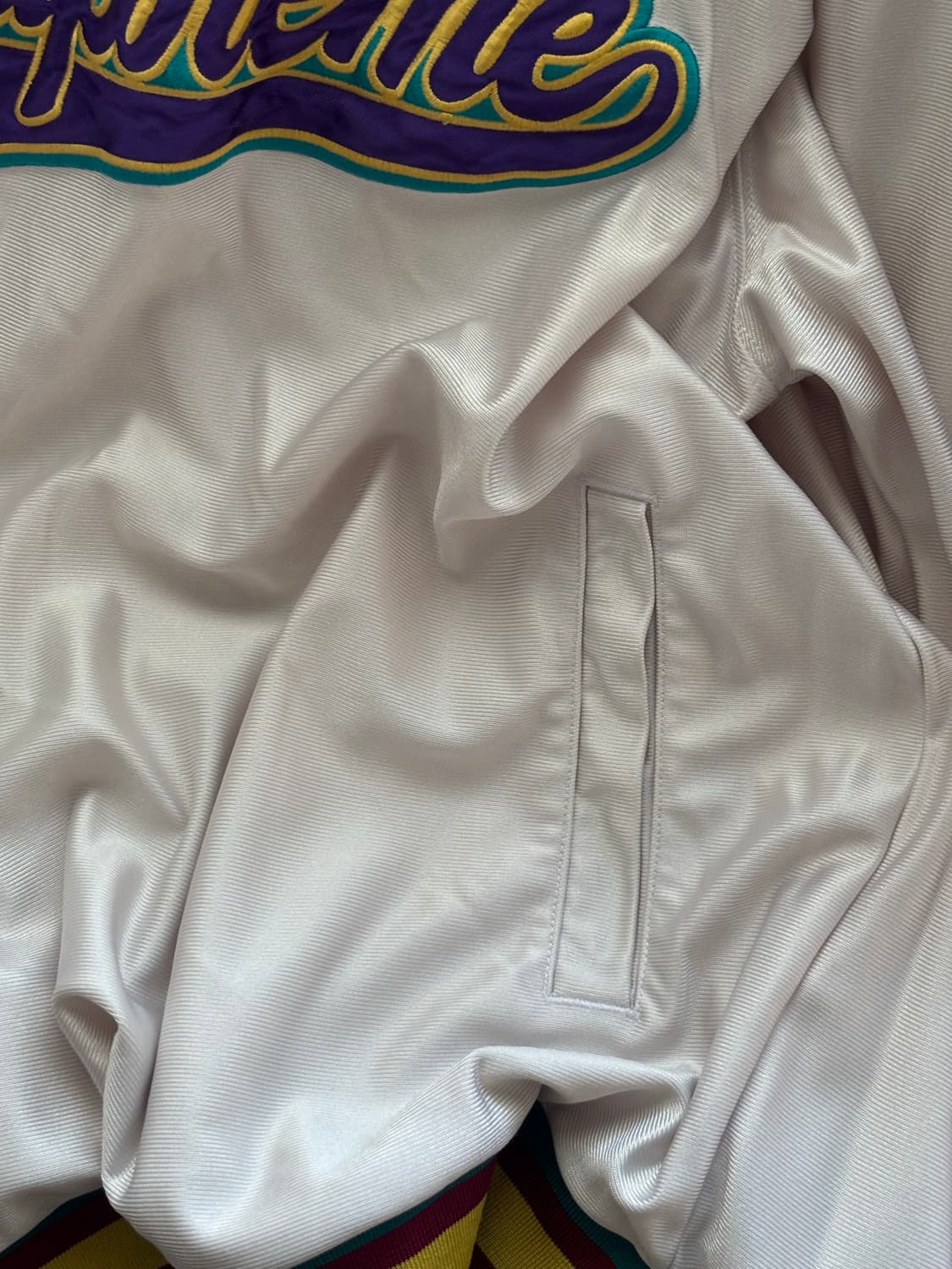 슈프림 브이넥 상품이미지5