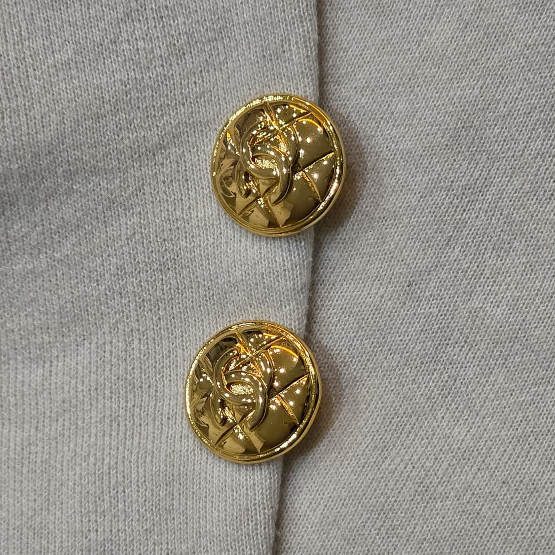 (~연말까지 할인가)샤넬 금장 마테라쎄 cc 로고 귀걸이 귀찌 (정품) 상품이미지3