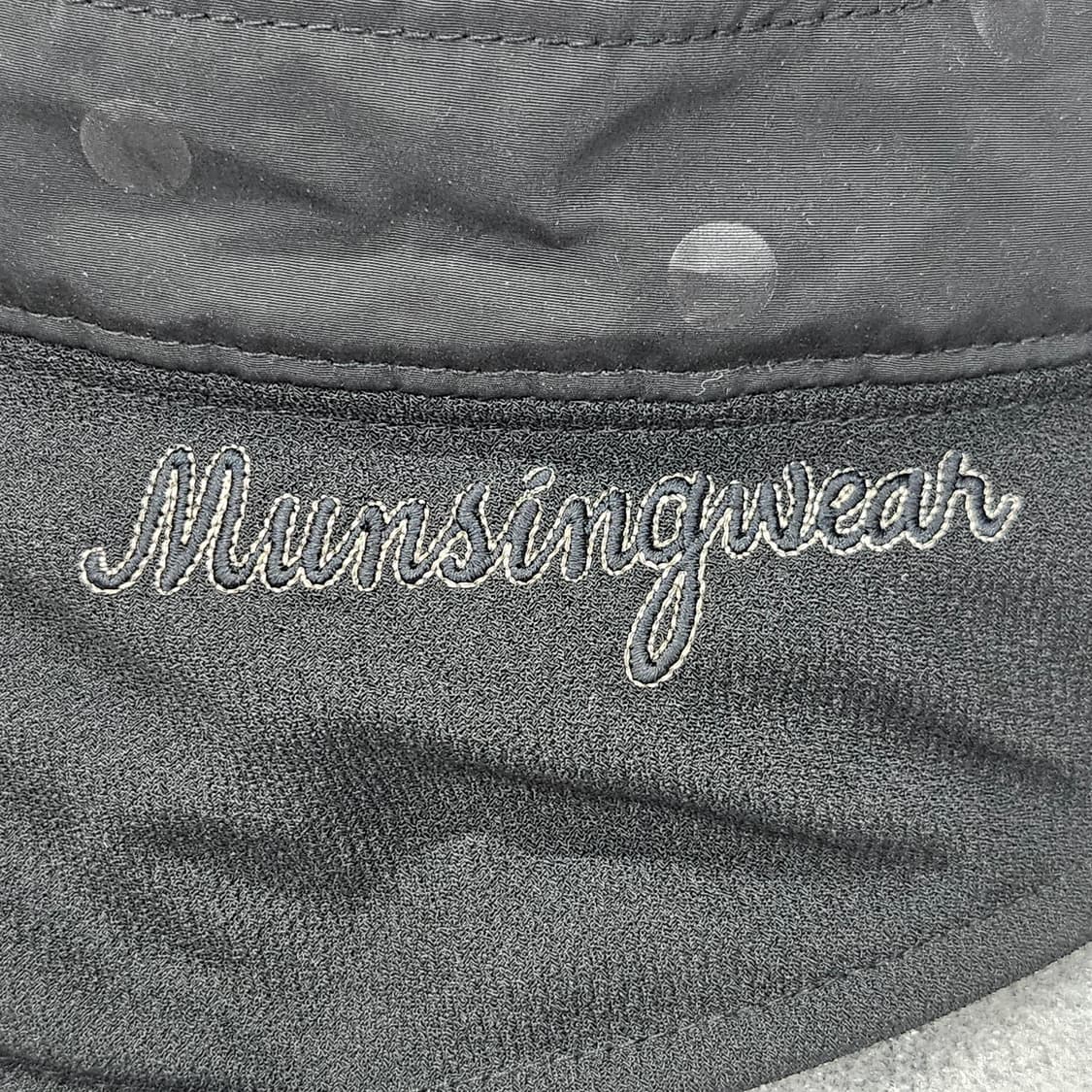 깔끔한 블랙 색상에 귀여운 도트 패턴이 돋보이는 Munsingwear 정 상품이미지6