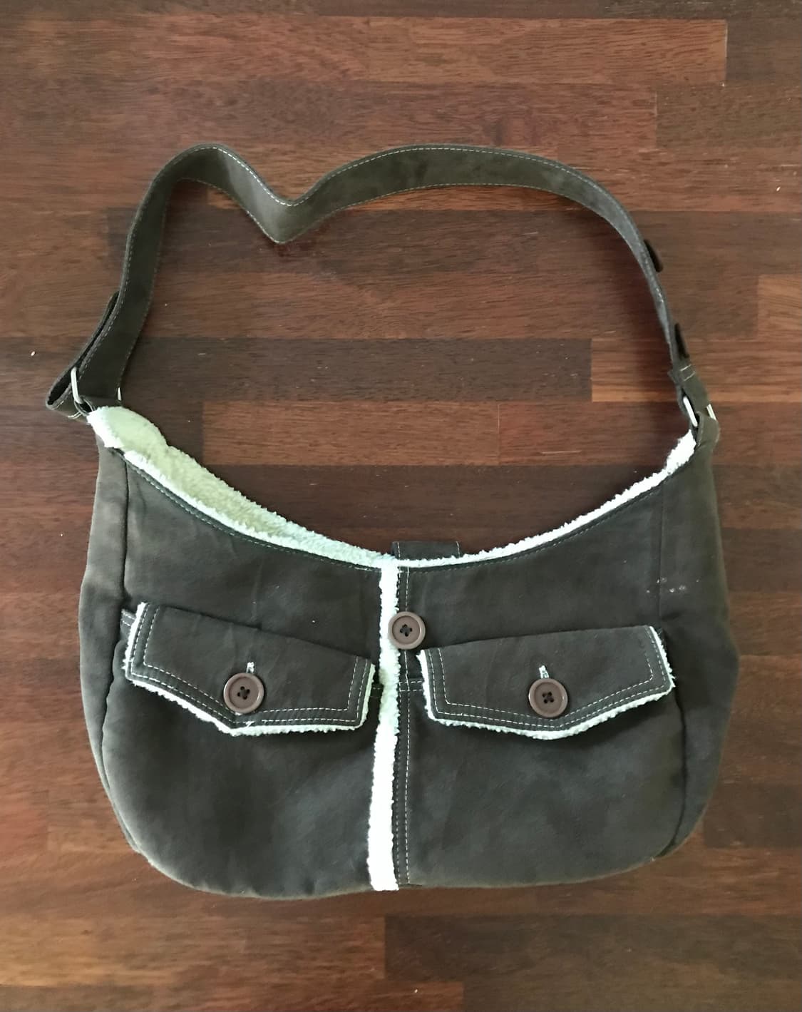 휘귀) 핀터 브라운 겨울 숄더백 포켓 무스탕 가방 단추 디테일 상품이미지2